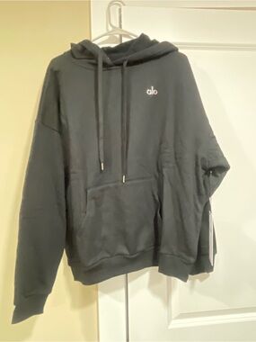ALO  Black Pullover Hoodie with Subtle Logo